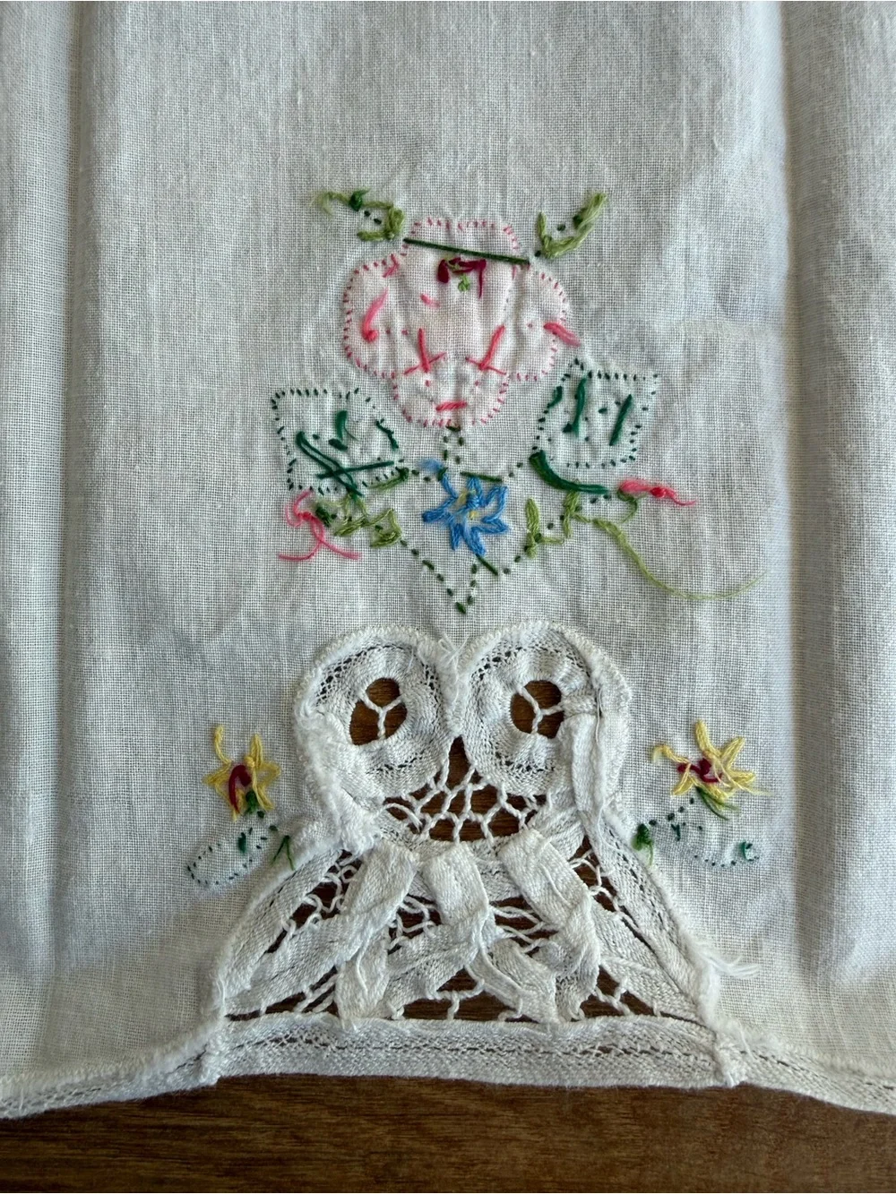 Vintage Hand Embroidered 100% Cotton Tea Towels Set of 2 Battenberg Lace Rose